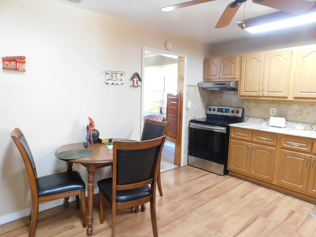 Photo of 978 Bianca Drive NE