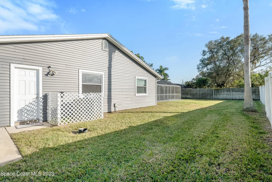 Photo of 2624 School Drive NE