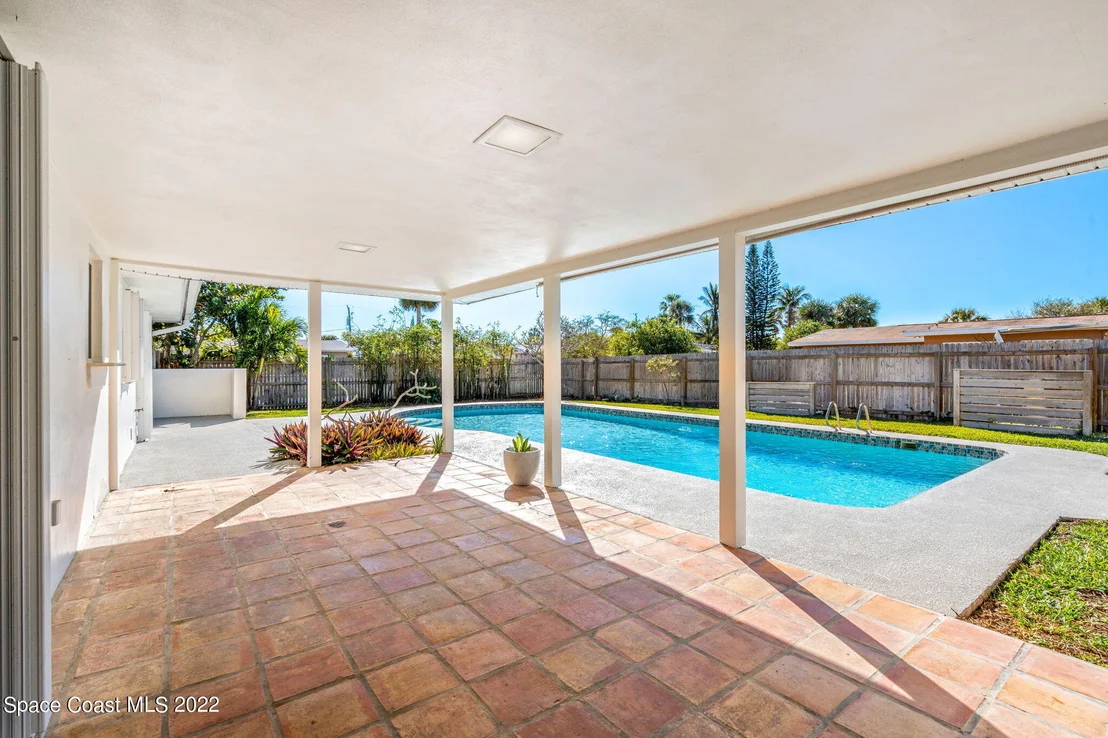 Photo of 644 N Robert Way