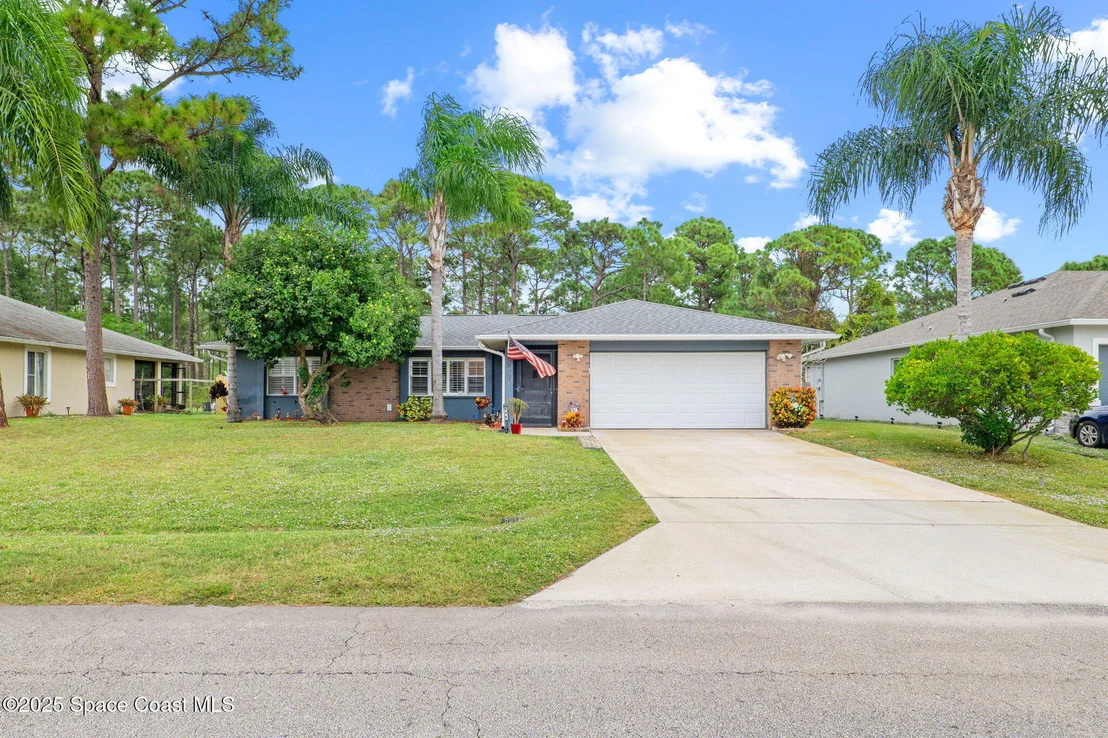 Photo of 999 Emerald Road SE