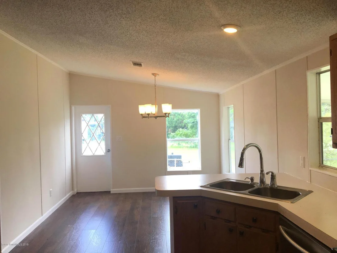 Photo of 3425 Turnbull Road