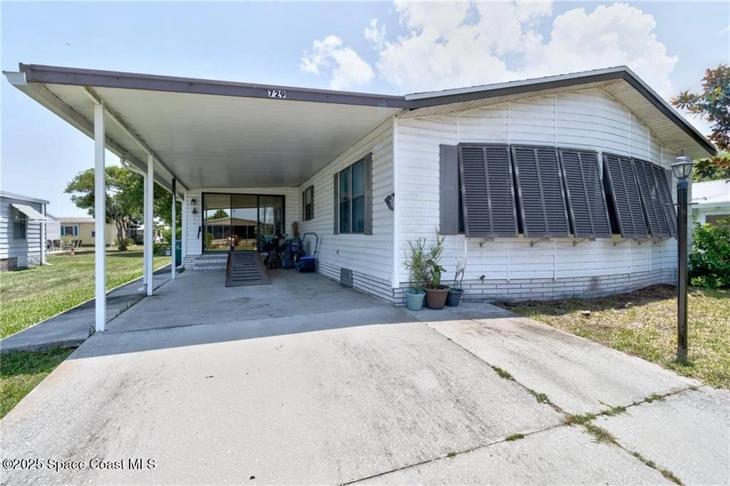 Photo of 729 Gladiolus Drive