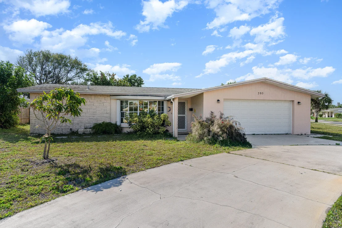 Photo of 395 Willow Drive
