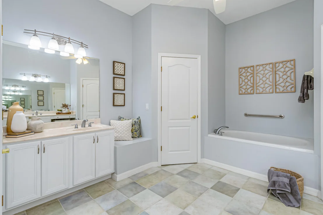 Photo of 2124 Windbrook Drive SE
