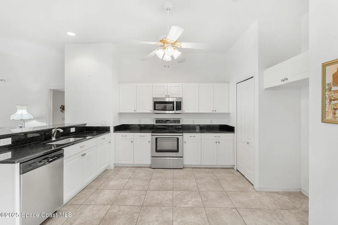 Photo of 926 Pine Creek Circle NE