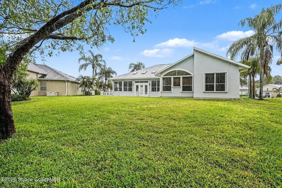 Photo of 981 Victoria Place