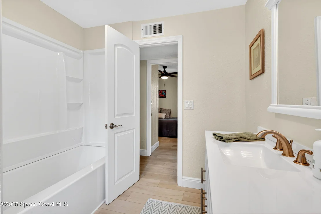 Photo of 7486 Livingstone Lane