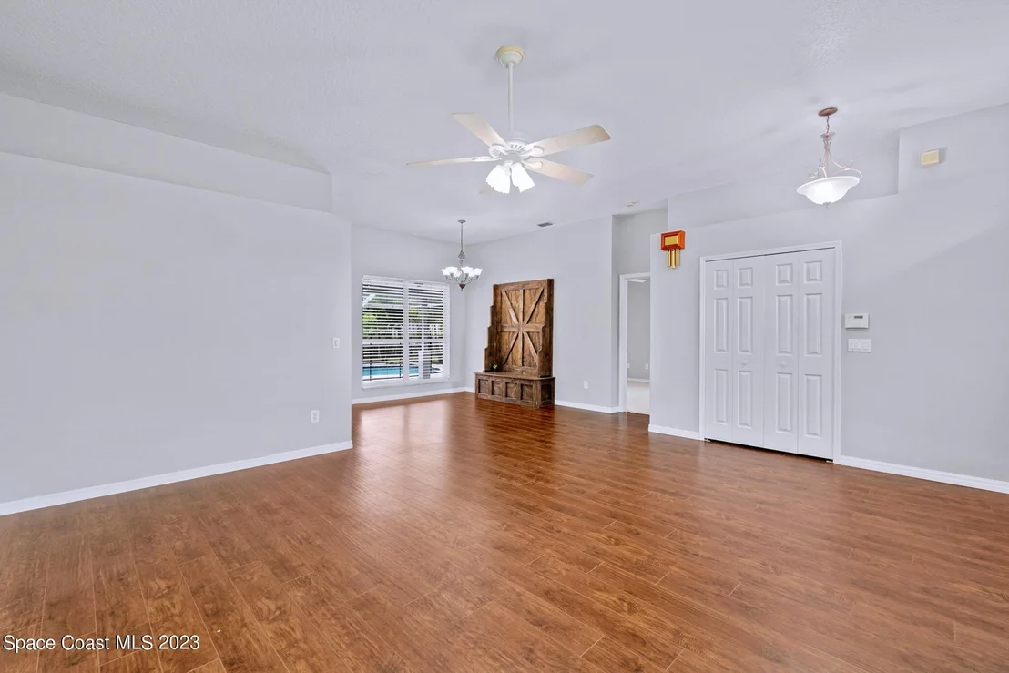 Photo of 921 Osprey Lane