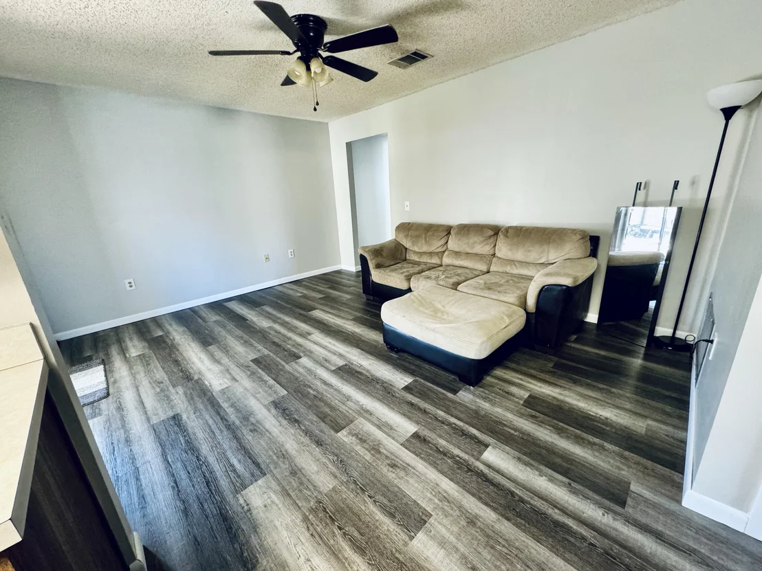Photo of 1037 Sycamore Drive