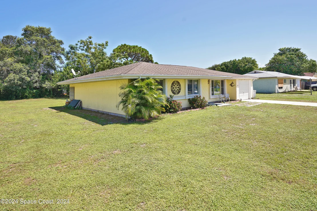 Photo of 1067 Galty Circle NE