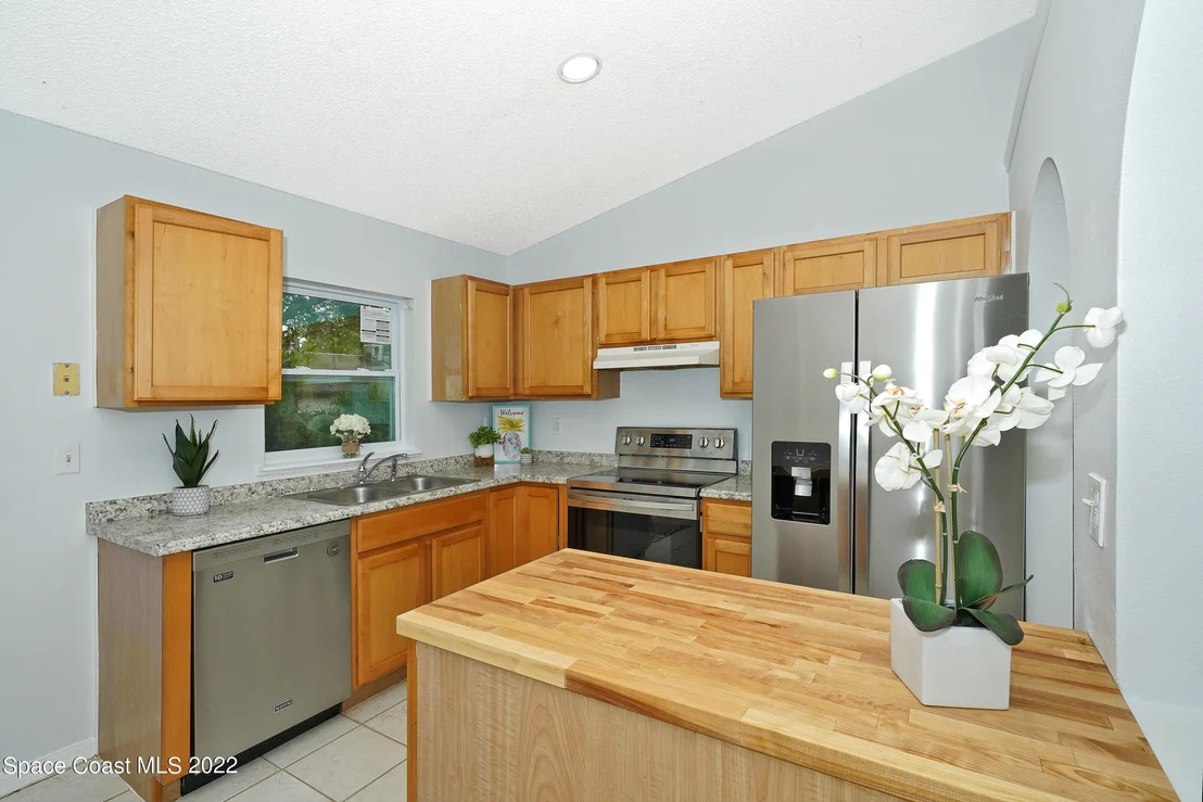 Photo of 6245 Chapman Street