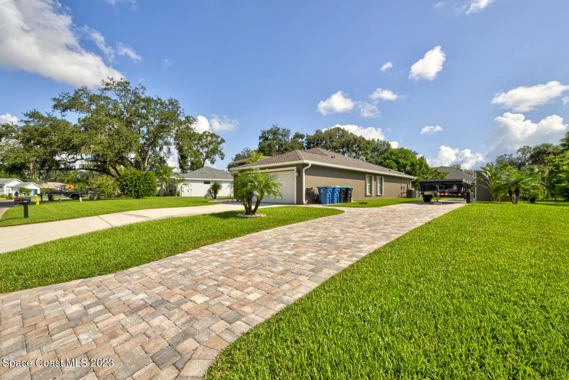 Photo of 1061 Meadowbrook Road NE