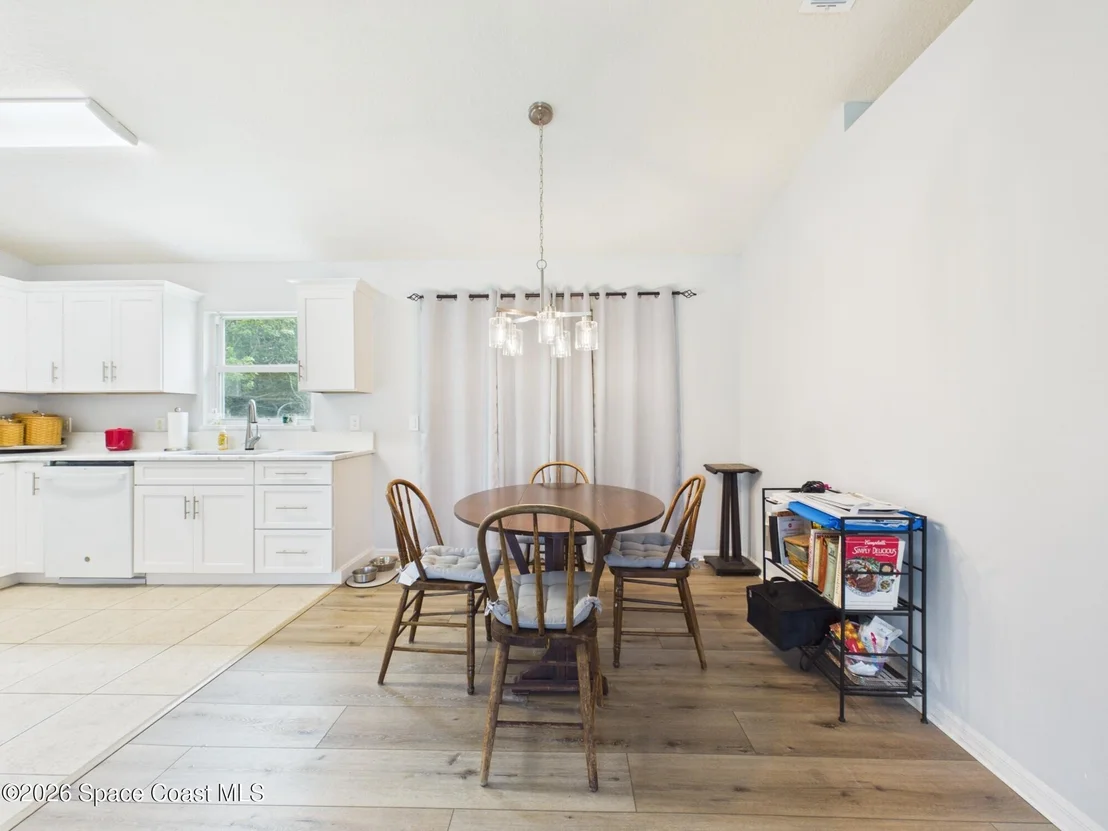 Photo of 977 Fulton Way