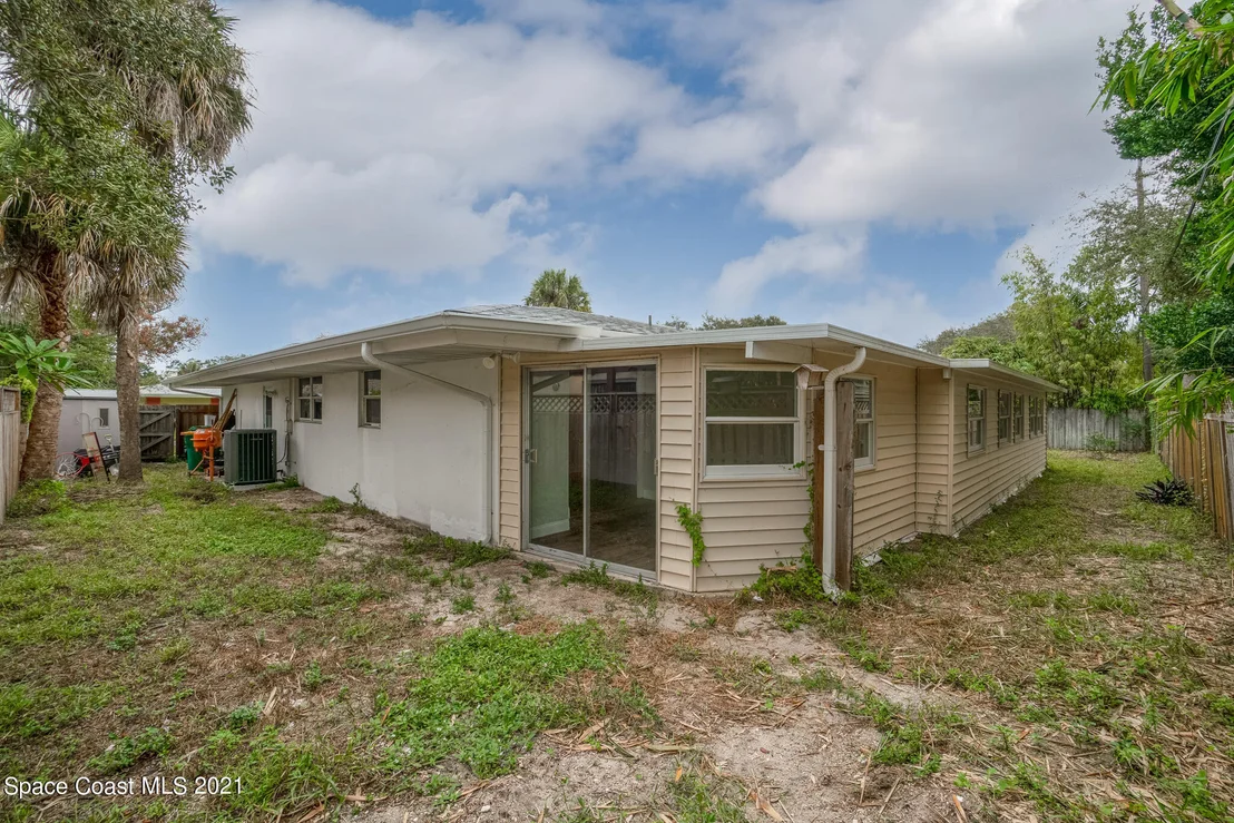 Photo of 555 Bahama Drive
