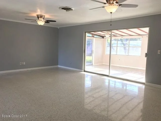 Photo of 625 N Robert Way N