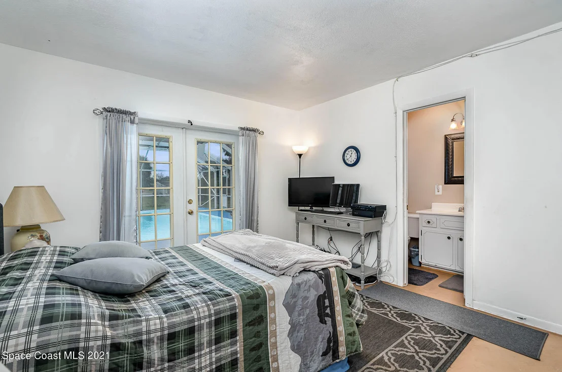 Photo of 878 Angle Street NE