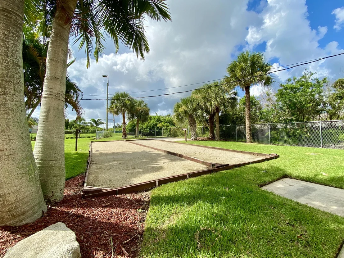 Photo of 2967 Indian River Drive NE