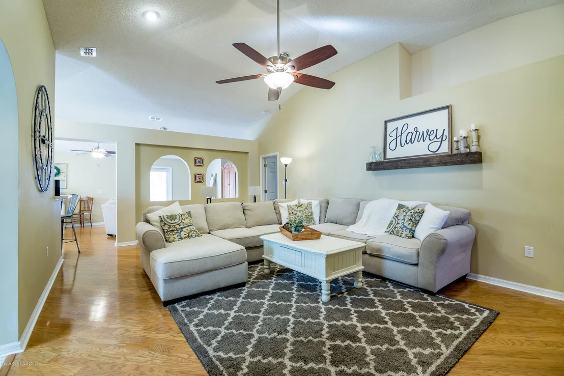 Photo of 1174 White Oak Circle