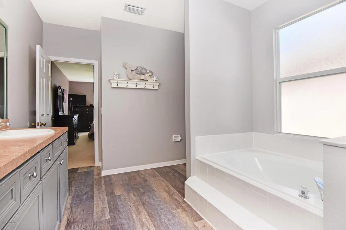Photo of 1410 Whitman Drive
