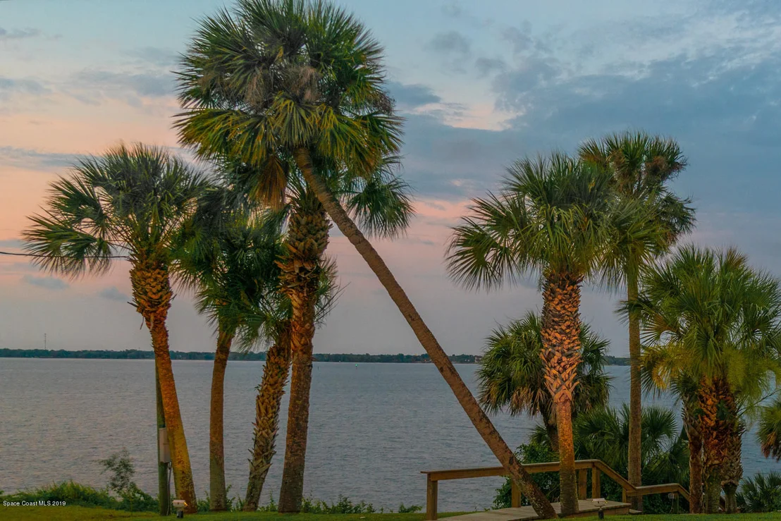 Photo of 865 N Indian River Drive N