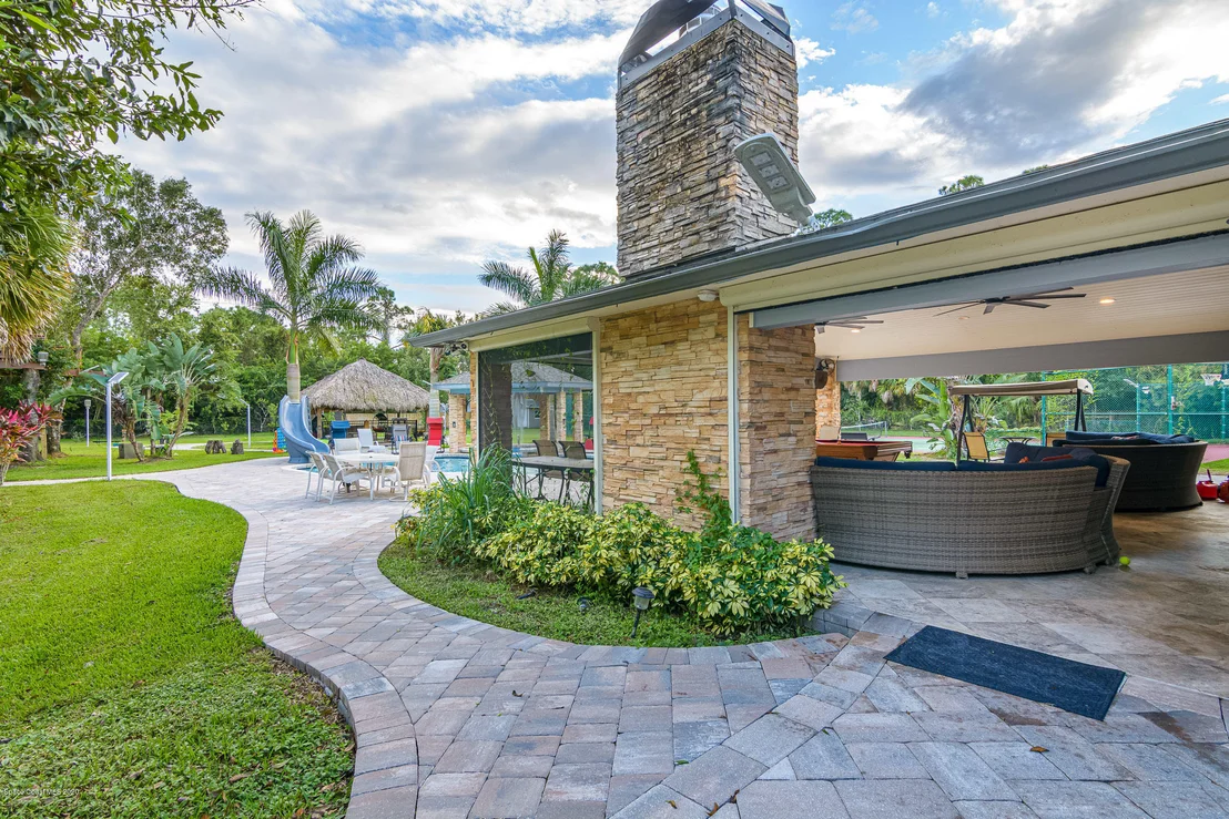 Photo of 4085 Lake Washington Road