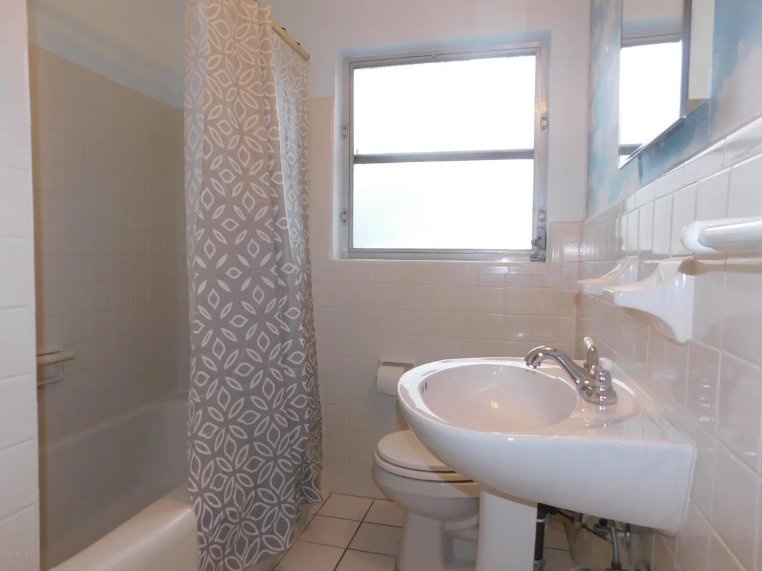 Photo of 689 Laurie Street