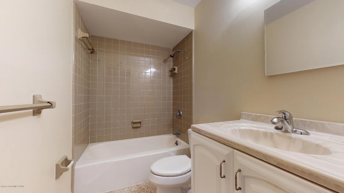 Photo of 930 Darwin Lane NE