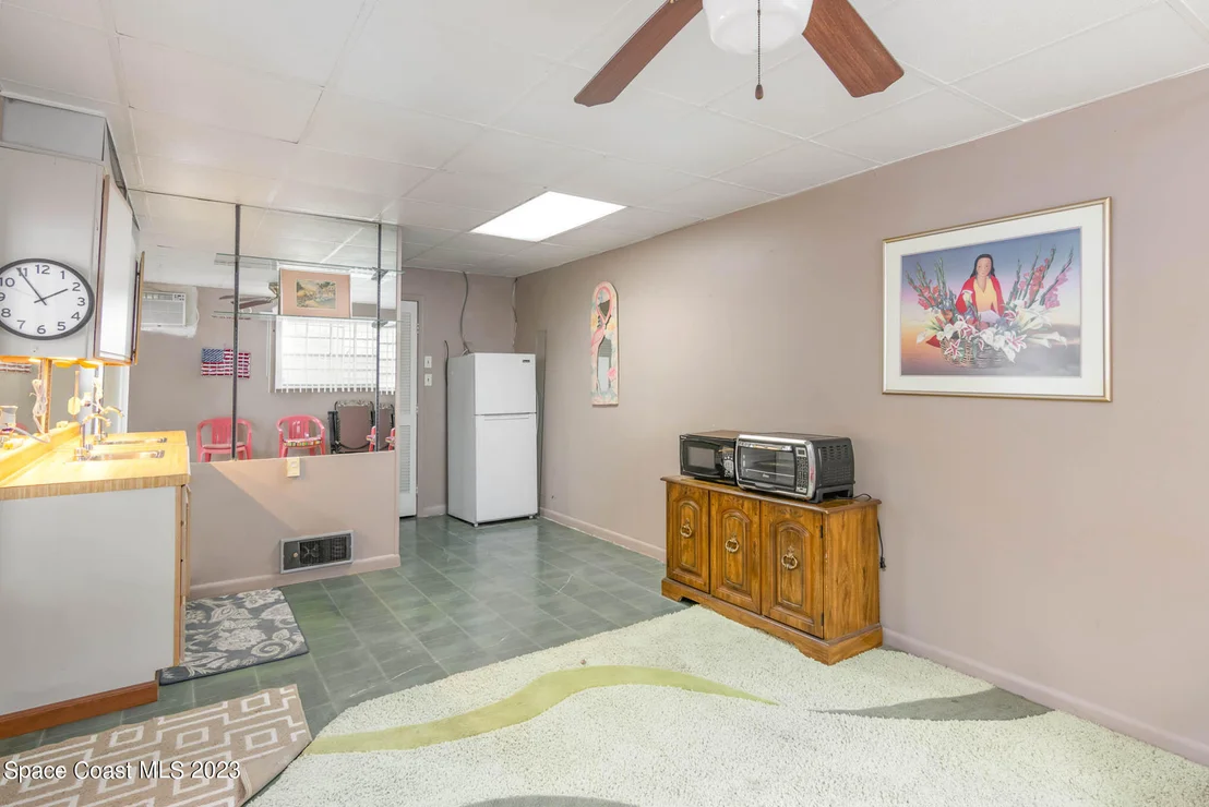 Photo of 13 S Palmway Avenue