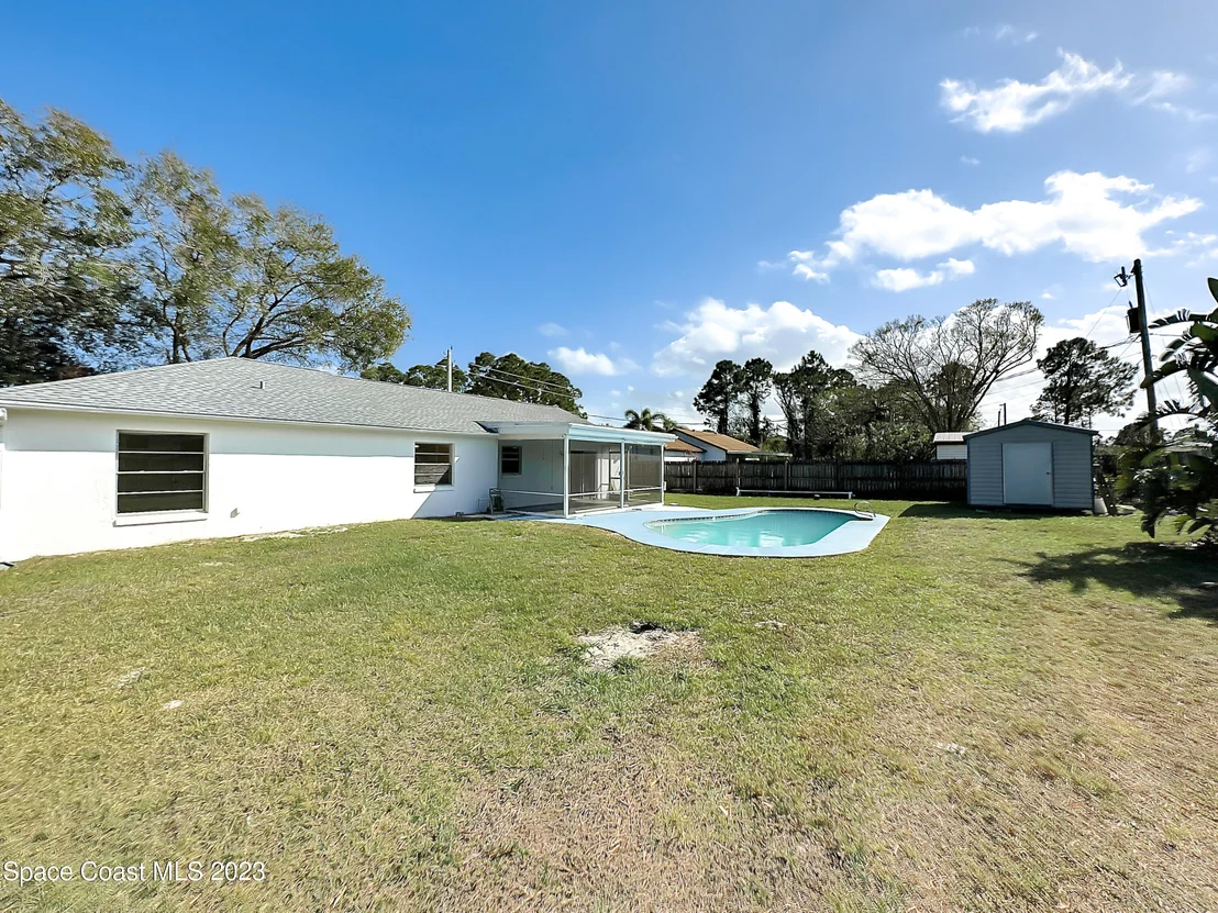 Photo of 580 Eldron Boulevard SE