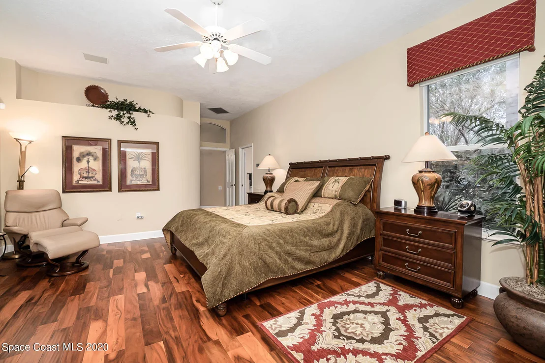 Photo of 889 Oak Park Drive