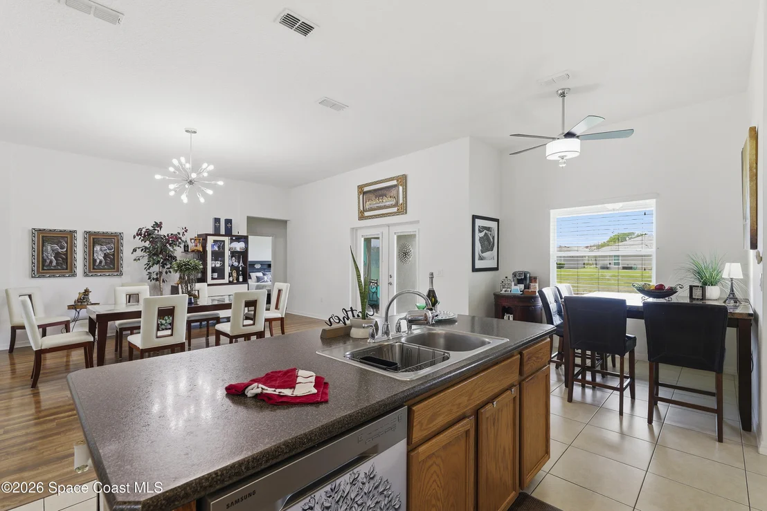 Photo of 1121 Morgan Circle NE