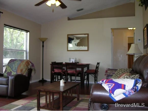 Photo of 1023 Jacaranda