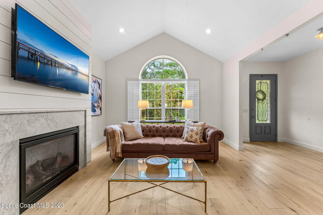 Photo of 5595 Willoughby Drive