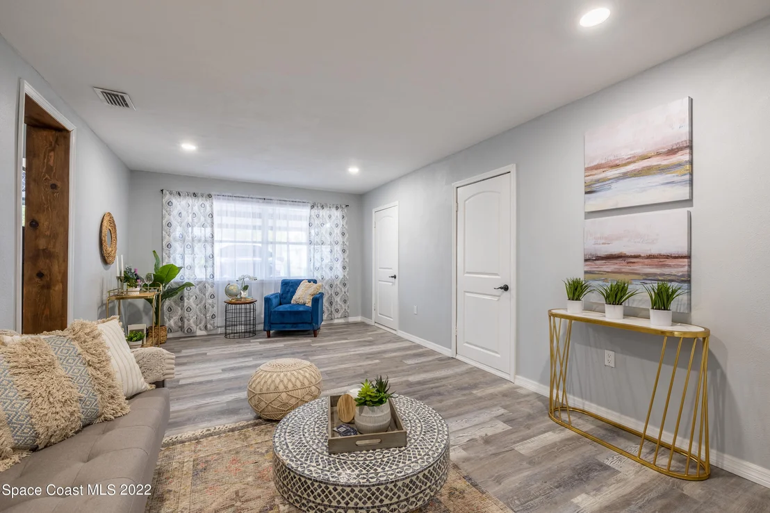 Photo of 1047 Myrtle Lane