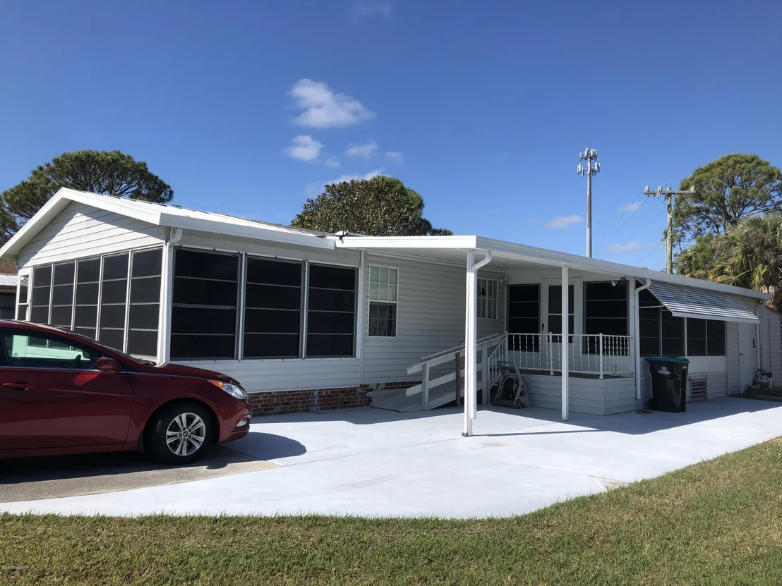 Photo of 2303 Coconut Palm Drive NE