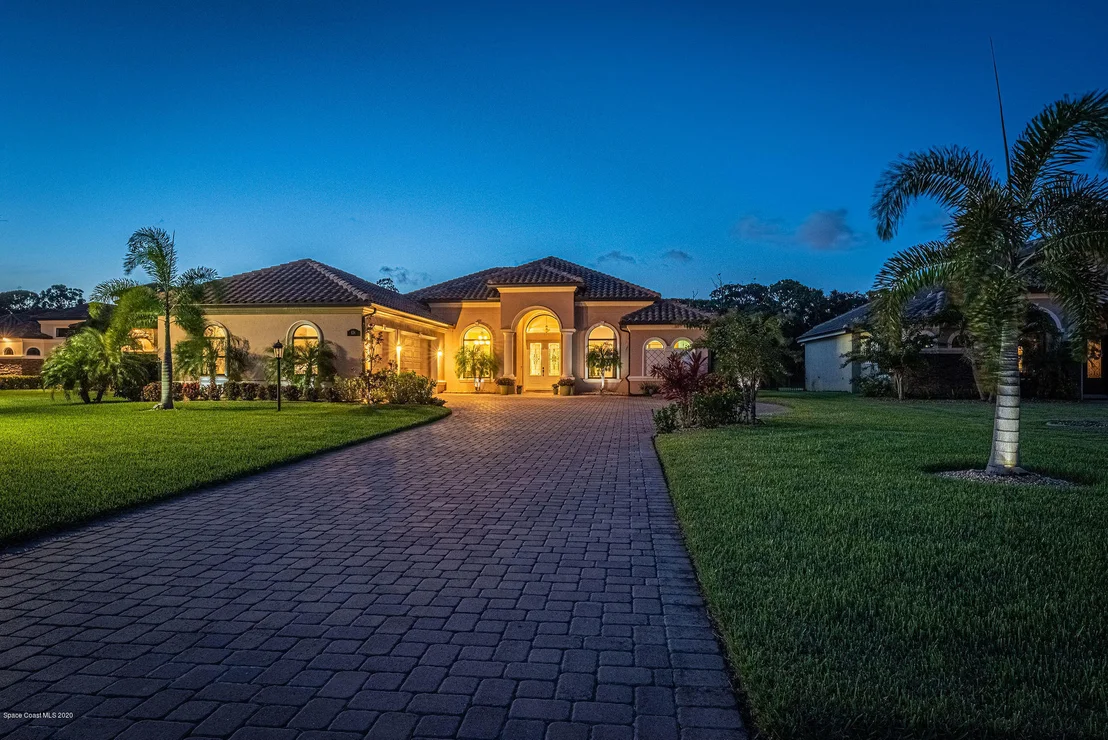 Photo of 824 Lorenza Place