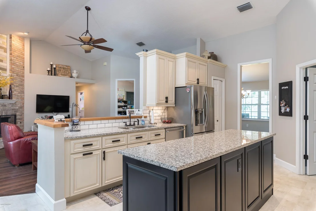 Photo of 4587 Canard Road