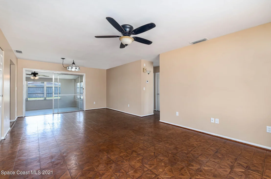 Photo of 950 Fulton Lane NE