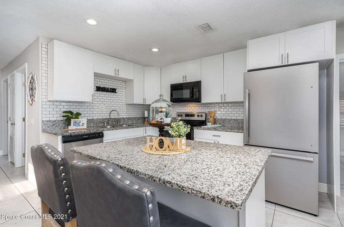 Photo of 2210 Allan Adale Road