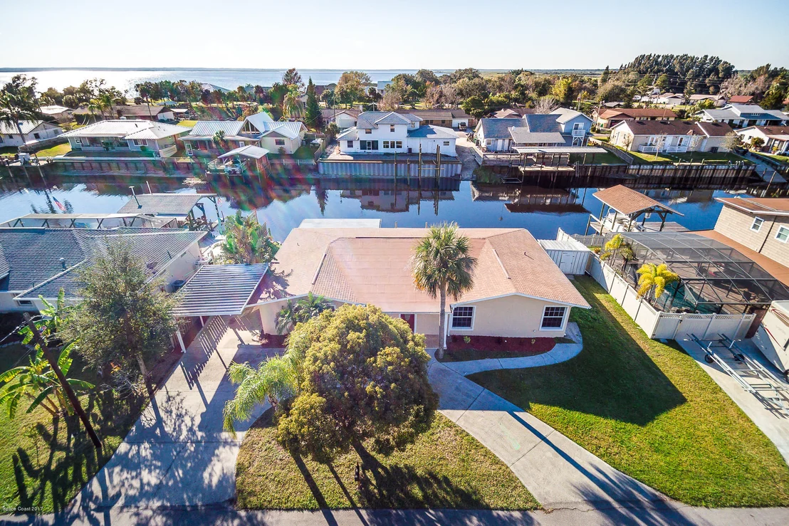 Photo of 830 Heron Road