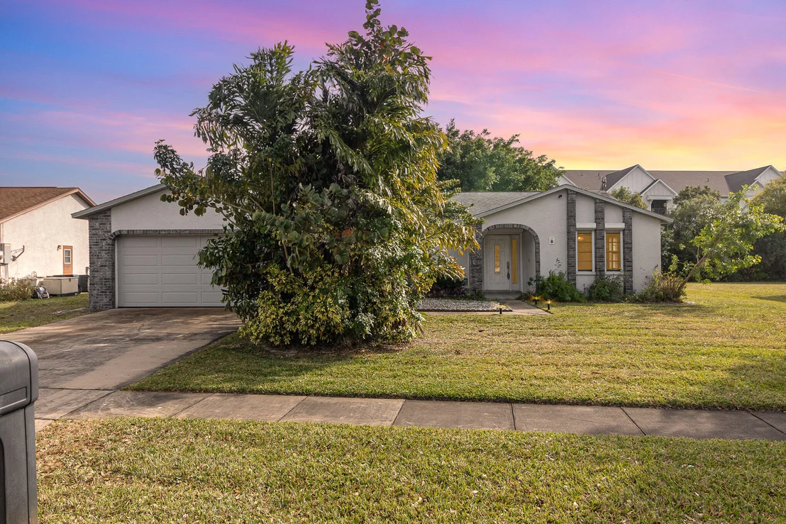 Photo of 137 Cinnamon Lake Circle