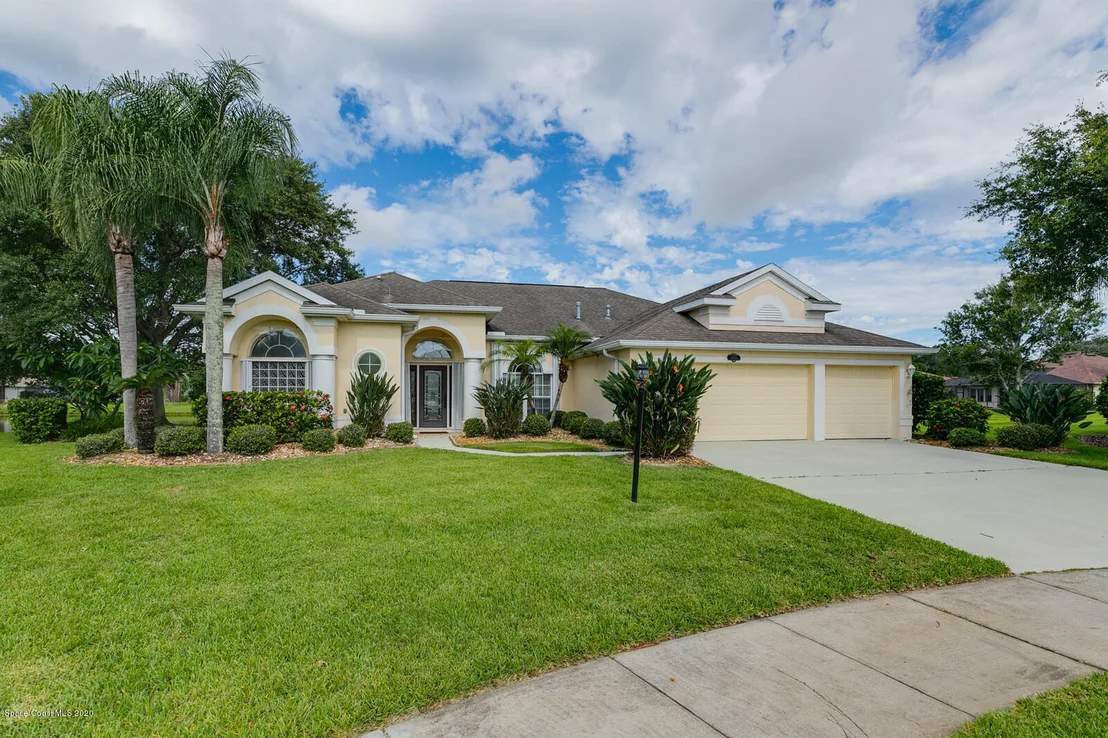 Photo of 5800 Sheffield Place