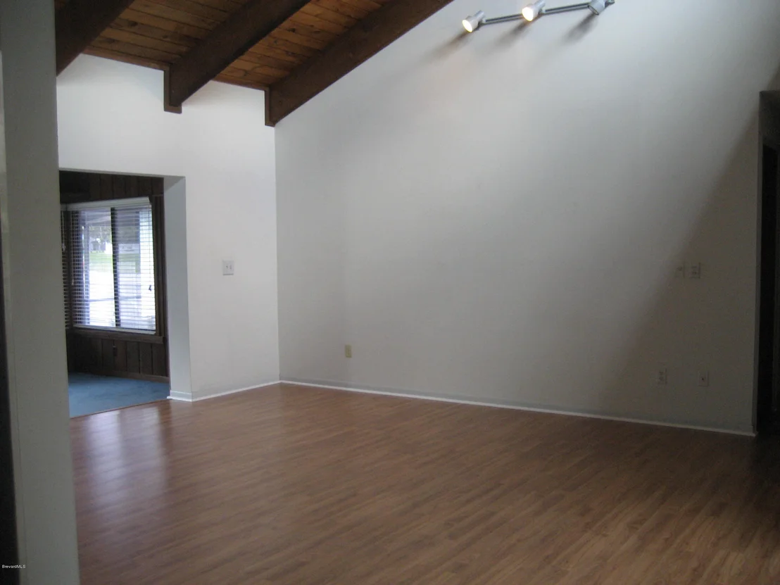Photo of 240 Bayhead Drive