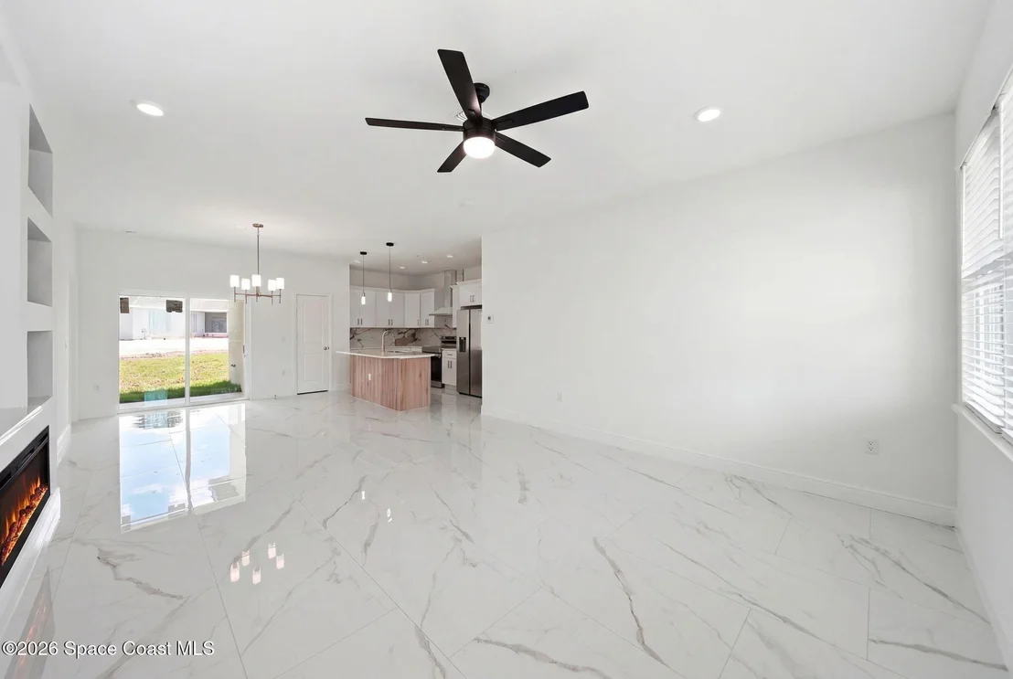 Photo of 2180 Cogan Drive SE
