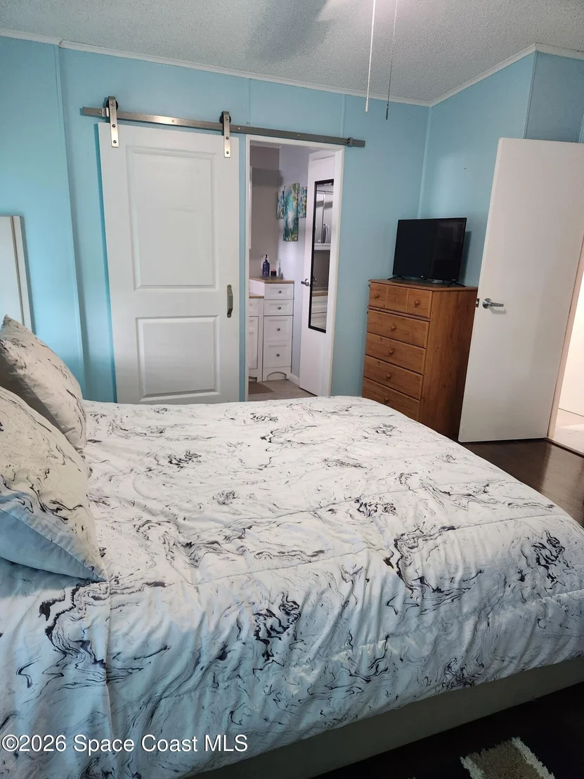 Photo of 2310 Coconut Palm Drive NE
