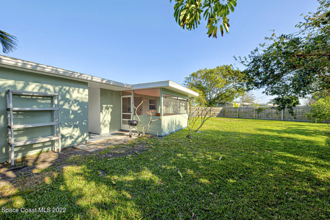 Photo of 1121 Daytona Drive NE