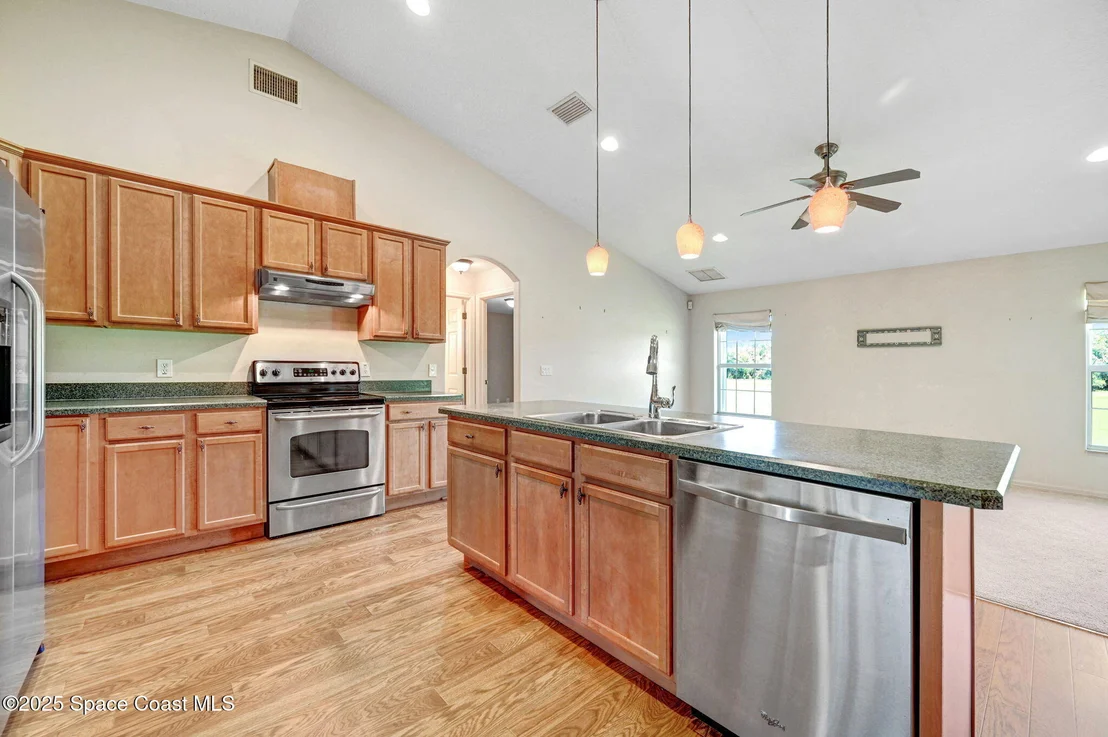 Photo of 1207 Van Tassel Trail NE