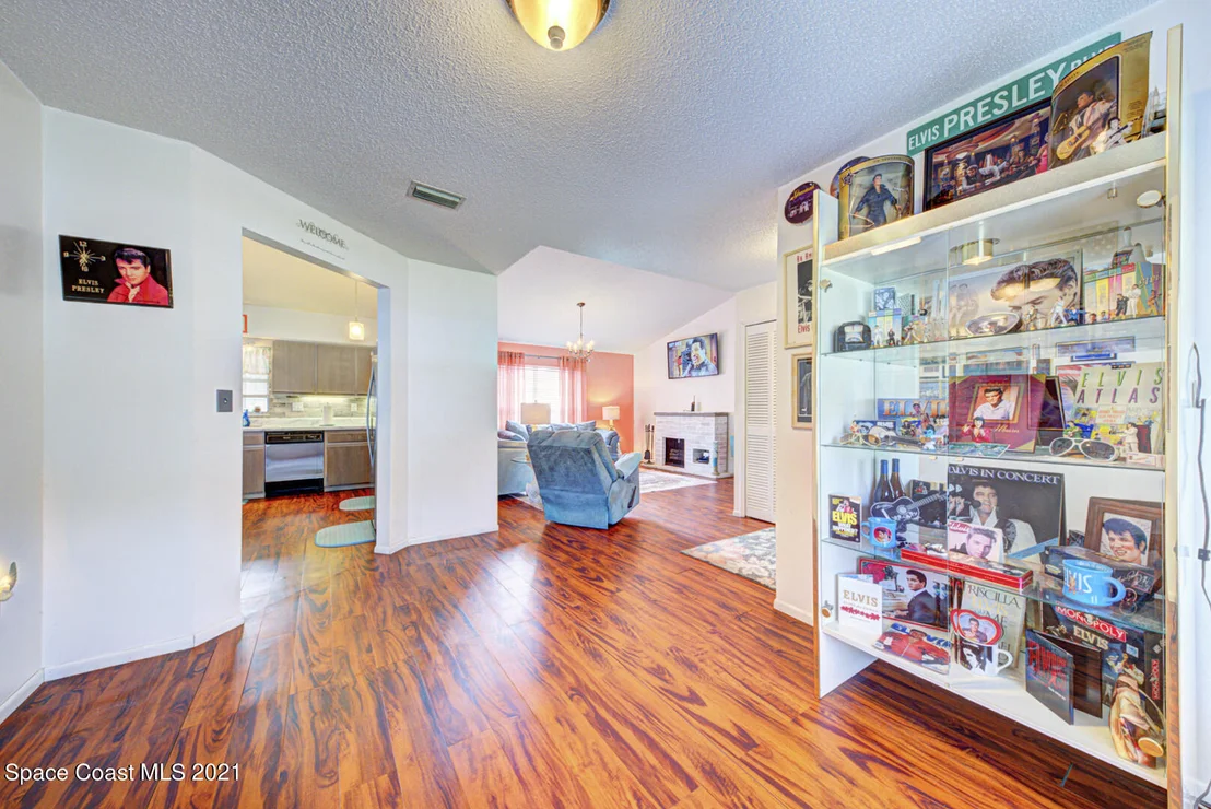 Photo of 4675 Greenhill Street