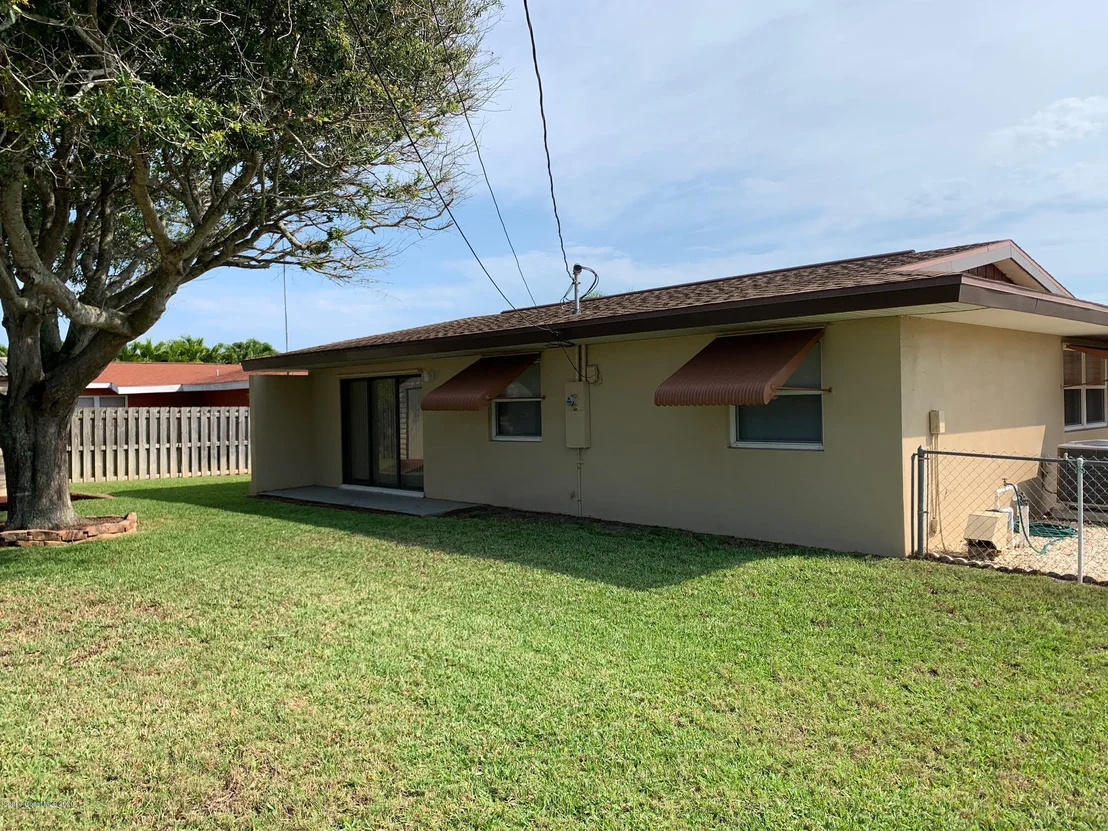 Photo of 930 Darwin Lane NE