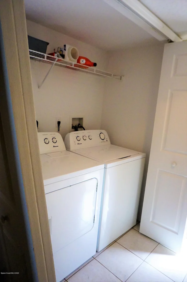 Photo of 1229 White Oak Circle
